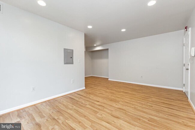 Building Photo - 5009 D St SE