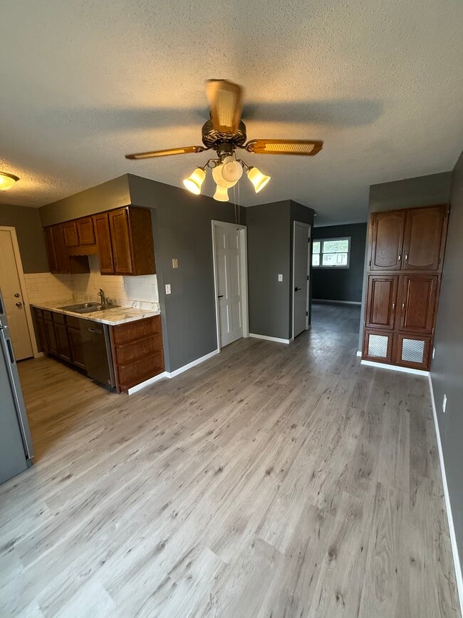 Building Photo - 14102 Southwind Dr