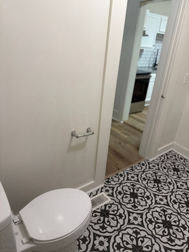 Building Photo - 621 Park Cir