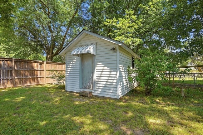 Building Photo - Fully Remodeled Home in the Heart of Belmont