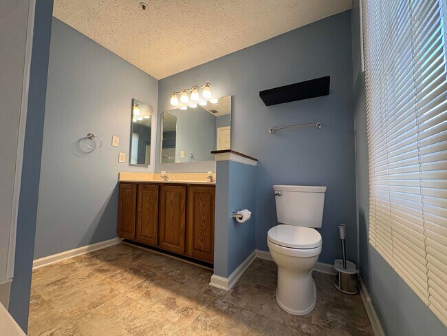 Building Photo - Great 2 Bedroom 2 Bath in Germantown