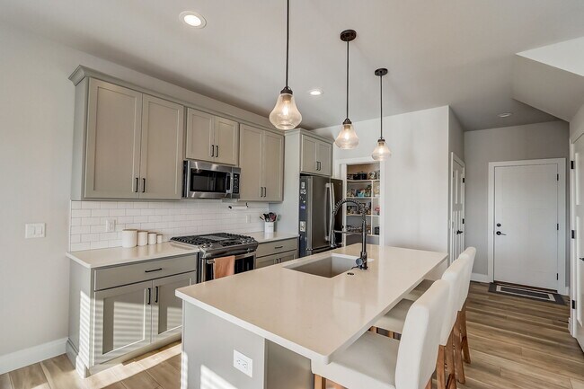 Building Photo - 6549 Pleasant Prairie Dr