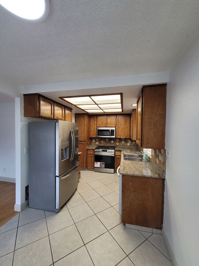 Building Photo - Charming 3-bedroom, 2.5-bathroom house with solar! HURRY! Special Offer Available!