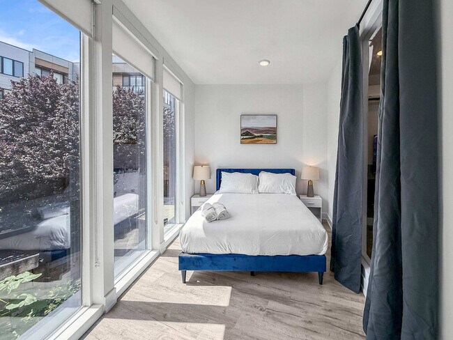 Building Photo - 1214 N American St