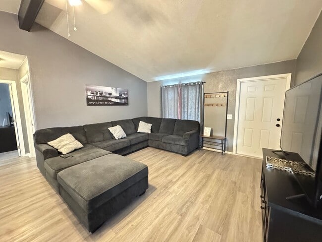 Building Photo - Home close to Casinos and River