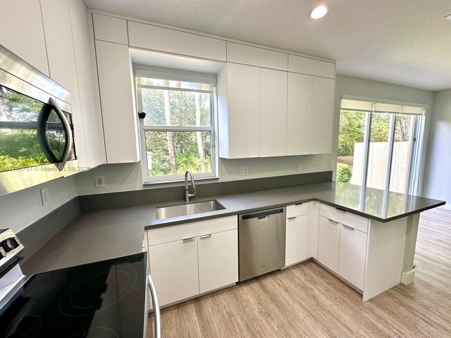 Building Photo - 895 NW 170th Terrace