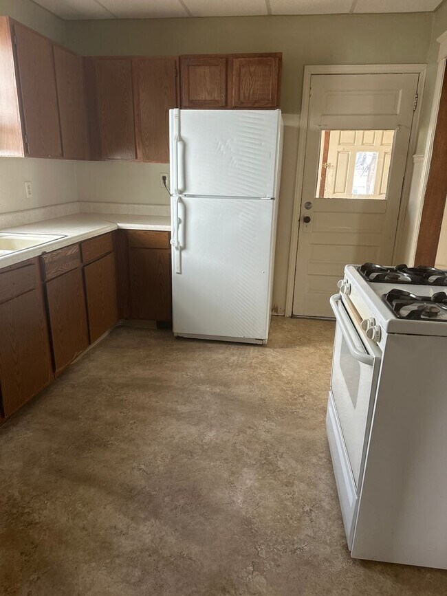 Building Photo - 3 bedroom house