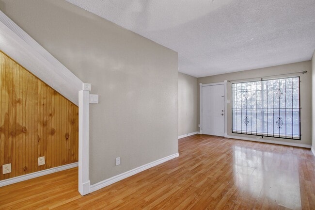 Building Photo - 3243 Nacogdoches Rd