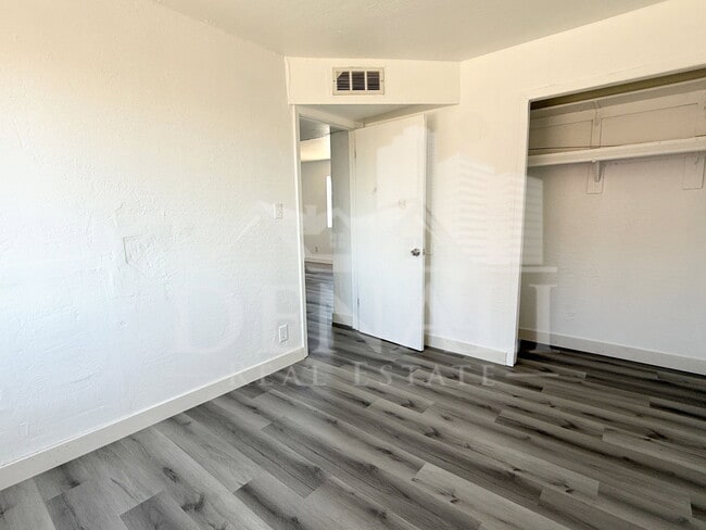 Building Photo - 1709 W Sherman St