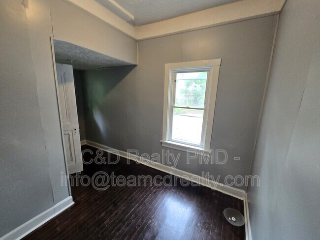 Building Photo - 378 E 156th St