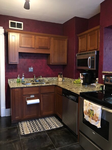 Kitchen - 2119 E Bradford Ave