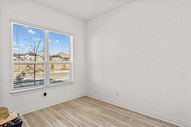 Building Photo - 481 Darley Oak Dr