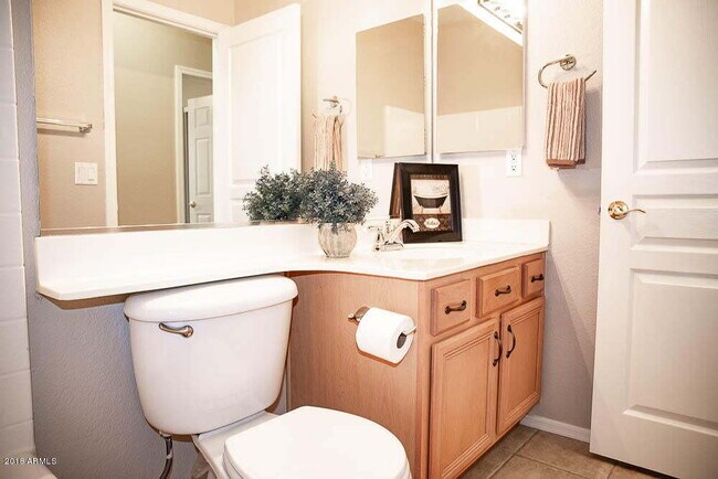 Building Photo - San Tan Ranch Beauty