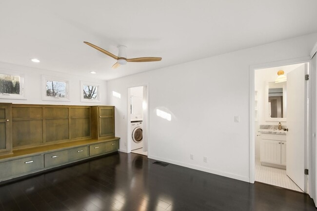 Building Photo - Downtown Davis Cottage-Available for Spring Move In