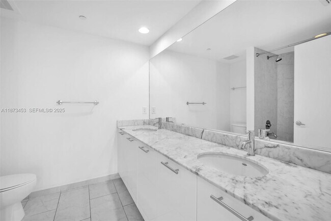 Building Photo - 951 Brickell Ave