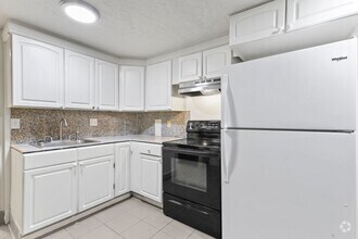 Building Photo - 4320-4328 NE Maywood Place