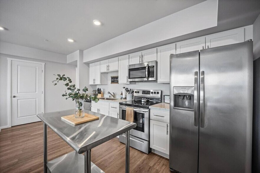 Building Photo - 624 E 32nd St