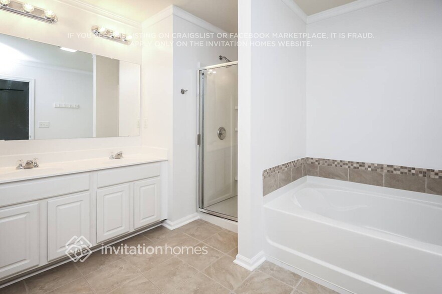 Building Photo - 2820 Englewood Dr