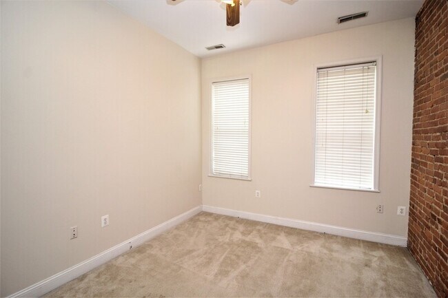 Building Photo - 1819 Jackson St