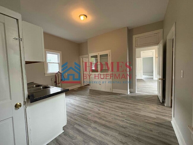 Building Photo - Two Bedroom House | Move in Ready | Move I...