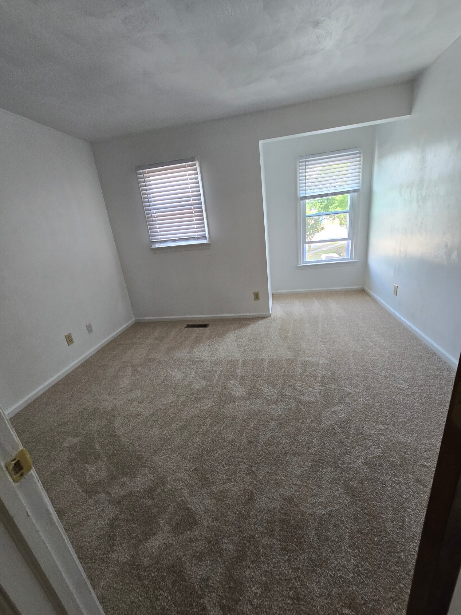 Building Photo - 2024 Elmhurst Ln
