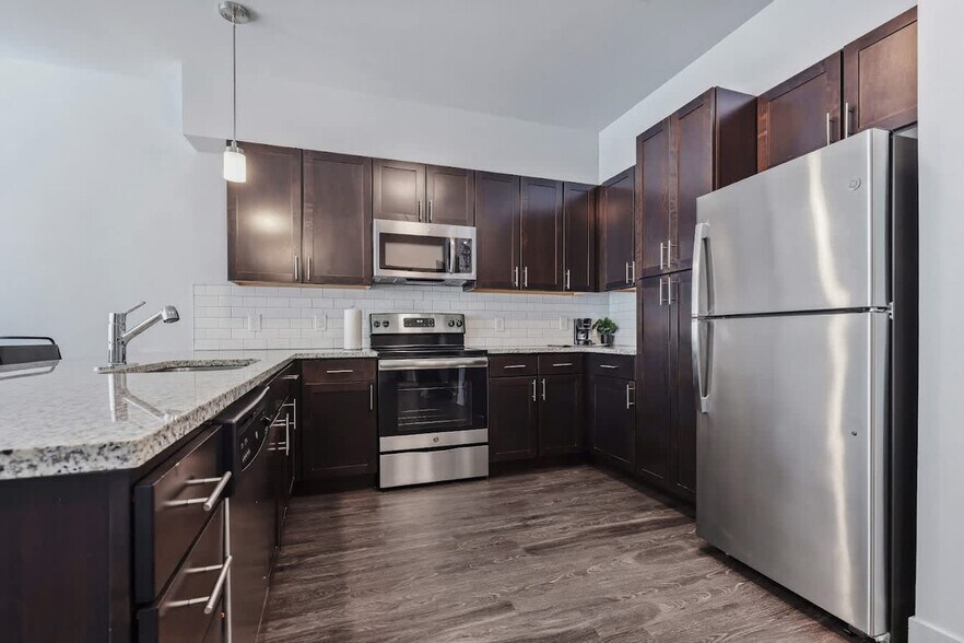 Building Photo - 8506 Westfield Blvd