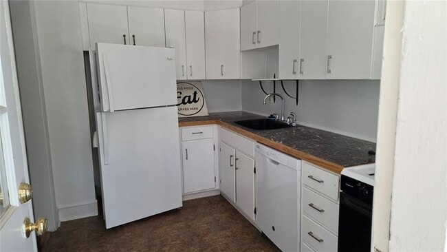 Building Photo - 1845 Monroe Dr NE