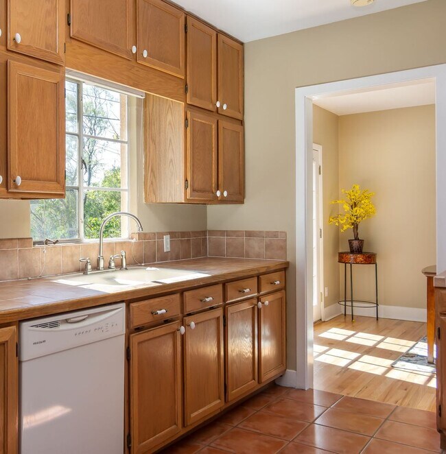 Building Photo - SPRUCE PARK CLASSIC 3 Bedroom  2 Bath 2/STORY 2/CG