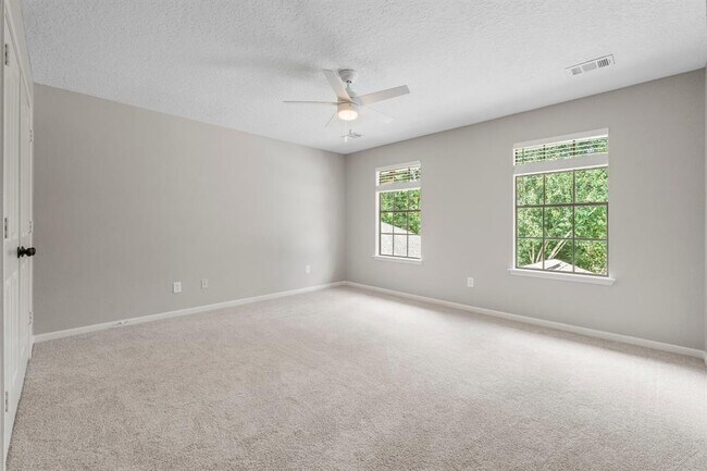 Building Photo - 6 Woodmere Pl
