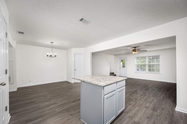 Building Photo - 4910 Laura Jeanne Blvd