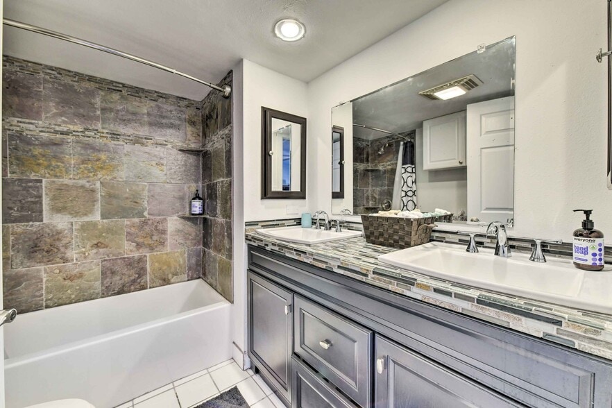 Building Photo - 53795 US-60