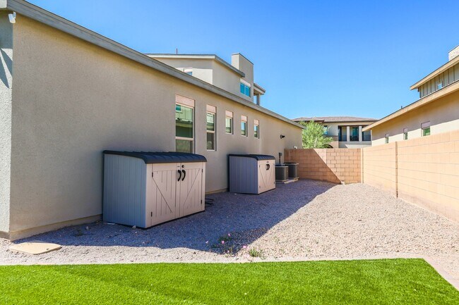 Building Photo - Luxury Living in Inspirada’s Gated Escala Community!