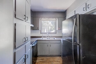 Building Photo - 1395 Stoneham Ct