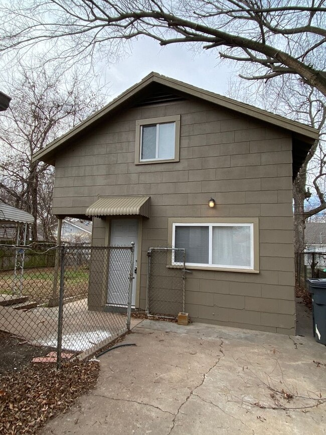 Primary Photo - 2 bedroom in West Tulsa!!
