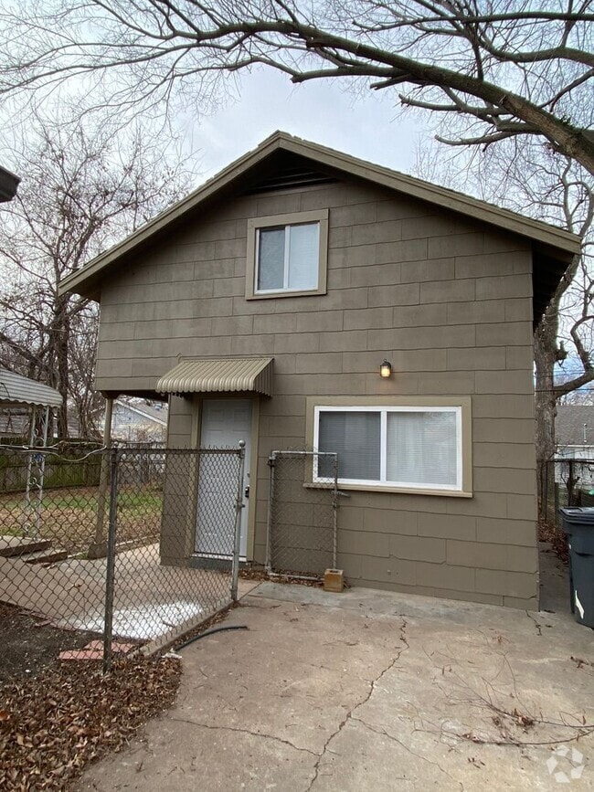 Building Photo - 2 bedroom in West Tulsa!!