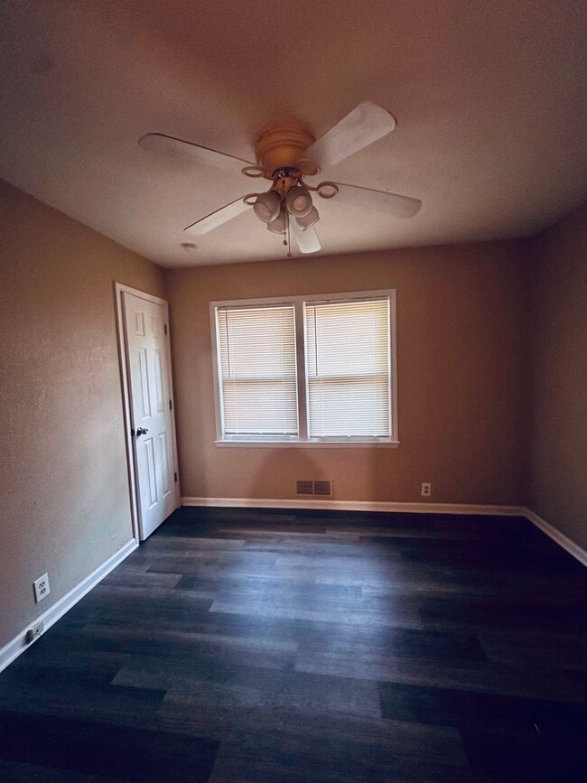 Building Photo - ***1/2 OFF FIRST MONTH’S RENT***Midtown 3 Bedroom 1 Bath Home For Rent