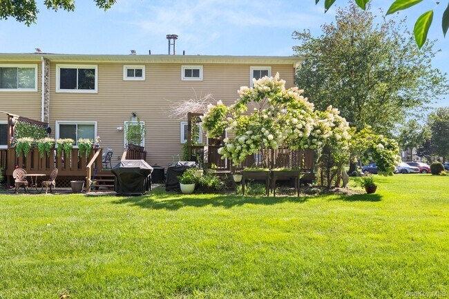 Building Photo - 73 Town House Dr