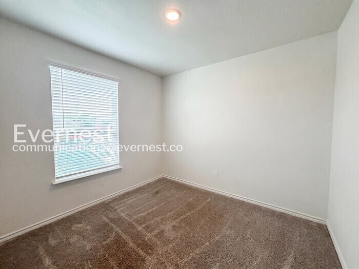 Building Photo - 870 Freedom Cir