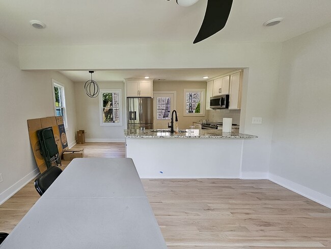 Building Photo - 2818 Vaulx Ln