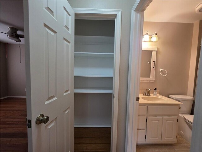 Building Photo - 29 Dunedin Dr