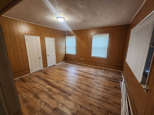 Building Photo - 4091 E 81st St