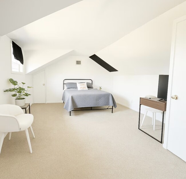 Building Photo - 1300 W Ohio Ave