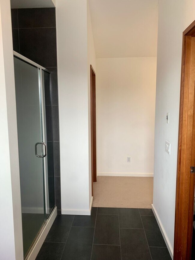 Building Photo - Mount Baker/Columbia City Townhome