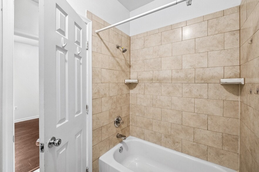 Building Photo - 4813 Calvert Rd