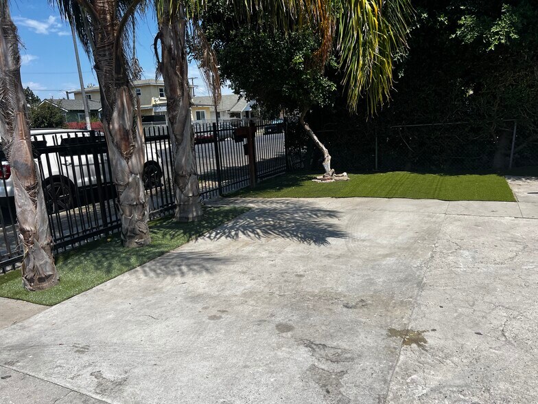 Two Side by Side Parking - 634 E 87th St