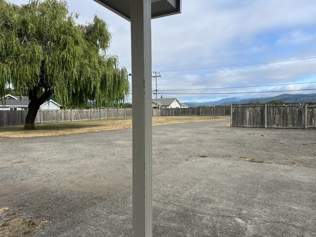 Building Photo - 1755 Glendale Dr