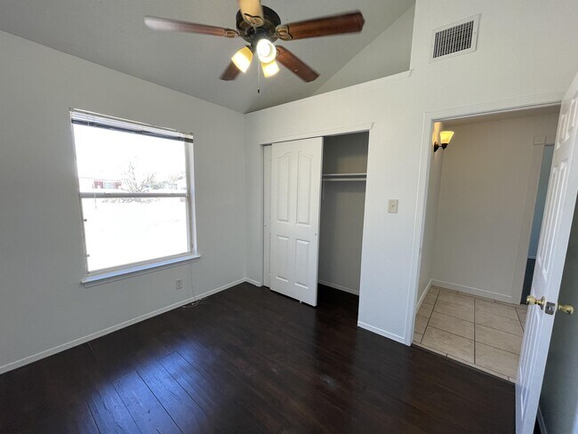 Building Photo - 11815 David Forti Dr