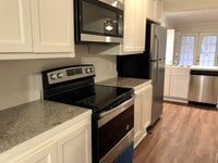Building Photo - 3br/2ba cottage by LSU with all new appl, 2nd house from River Road
