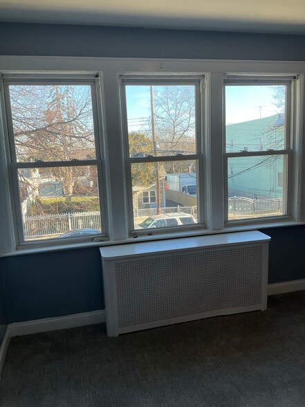 Apt room 2 - 4137 Boyd Ave