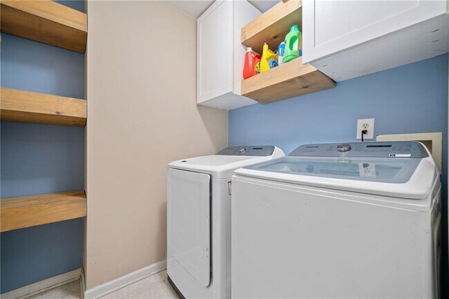 Building Photo - 3338 Hackmatack Dr NW
